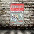 Vintage Dekor Fémtábla, dombornyomott 'Brooklyn's Finest Brew' felirat, retro hangulatú kialakítás, 20x30cm