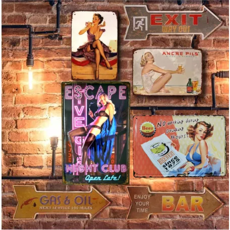 Vintage Dekor Fémtábla, dombornyomott, 'No working during drinking hours!' felirat, retro hangulatú kialakítás, 30x20cm