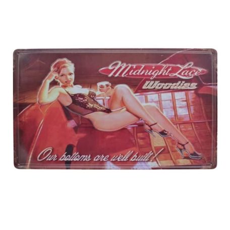 Vintage Dekor Fémtábla, dombornyomott 'Midnight Lace Woodies' felirat, retro hangulatú kialakítás, 30x20cm