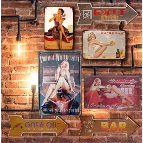 Vintage Dekor Fémtábla, dombornyomott 'Midnight Lace Woodies' felirat, retro hangulatú kialakítás, 30x20cm