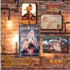 Vintage Dekor Fémtábla, dombornyomott, 'CASTING COUCH' felirat, retro hangulatú kialakítás, 30x20cm