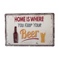   Vintage Dekor Fémtábla, dombornyomott 'Home is Where You Keep Your Beer' felirat, retro hangulatú kialakítás, 30x20cm, fehér háttér