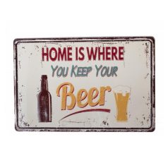   Vintage Dekor Fémtábla, dombornyomott 'Home is Where You Keep Your Beer' felirat, retro hangulatú kialakítás, 30x20cm, fehér háttér