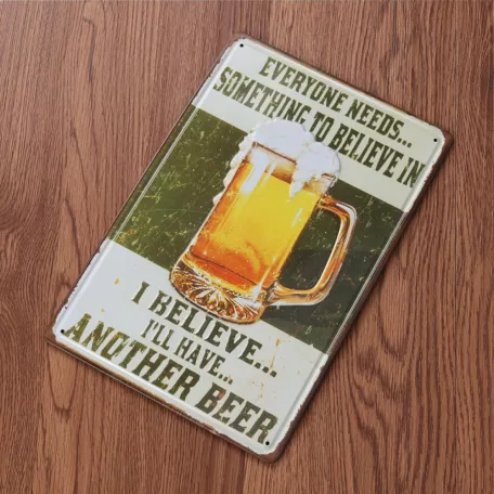 Vintage Dekor Fémtábla, dombornyomott 'I believe... I'll have... another BEER' felirat, retro hangulatú kialakítás, 20x30cm