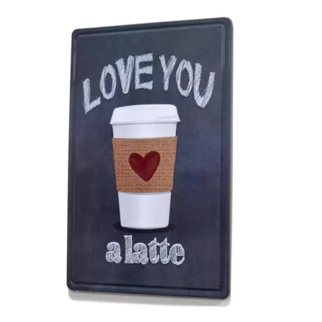 Vintage Dekor Fémtábla, dombornyomott, 'Love you a latte' felirat, retro hangulatú kialakítás, 20x30cm, fekete háttér