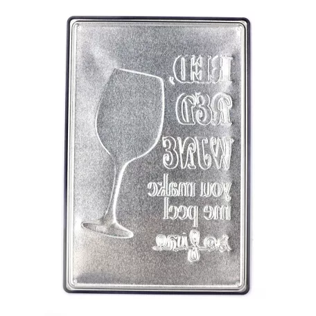 Vintage Dekor Fémtábla, dombornyomott 'RED, RED WINE' felirat, retro hangulatú kialakítás, 20x30cm