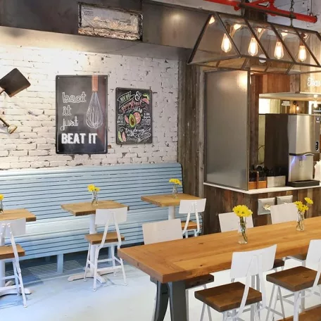 Vintage Dekor Fémtábla, dombornyomott 'Beat it, just beat it' felirat, retro hangulatú kialakítás, 20x30cm