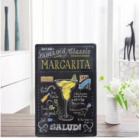 Vintage Dekor Fémtábla, dombornyomott 'MARGARITA' felirat, retro hangulatú kialakítás, 20x30cm, sötét háttér