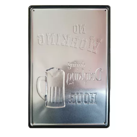 Vintage Dekor Fémtábla, dombornyomott, 'No Working during Drinking HOUR' felirat, retro hangulatú kialakítás, 20x30cm, vintage fekete háttér