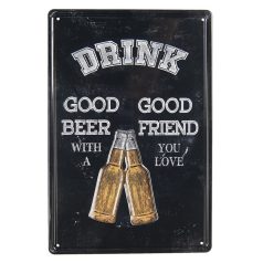   Vintage Dekor Fémtábla, dombornyomott, 'Drink Good Beer with a Good Friend' felirat, retro hangulatú kialakítás, 20x30cm, vintage fekete háttér