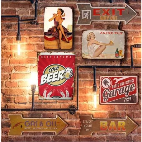 Vintage Dekor Fémtábla, dombornyomott, 'Cold BEER since 1956' felirat, retro hangulatú kialakítás, 20x30cm, vintage vöröses háttér