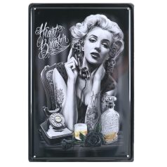   Vintage Dekor Fémtábla, Marilyn Monroe dombornyomott fényképe, 'Heart Breaker' felirat, retro hangulatú kialakítás, 20x30cm