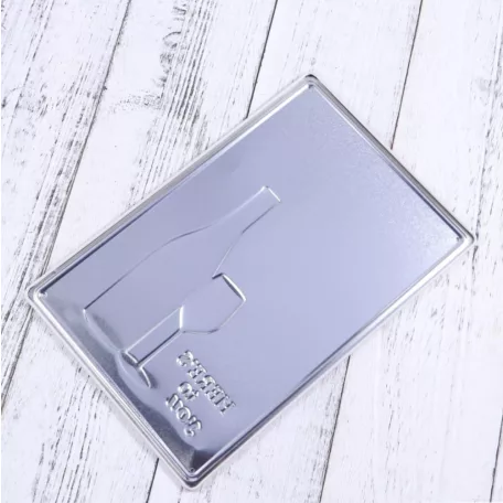 Vintage Dekor Fémtábla, dombornyomott 'Here's to you' felirat, dombornyomott Chardonnay, retro hangulatú kialakítás, 20x30cm