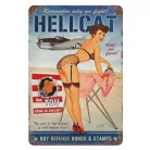 Vintage Dekor Fémtábla, dombornyomott, 'HELLCAT BUY DEFENSE BONDS & STAMPS' felirat, retro hangulatú kialakítás, 20x30cm