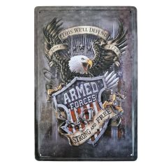   Vintage Dekor Fémtábla, dombornyomott, 'ARMED FORCES STRONG AND FREE' felirat, retro hangulatú kialakítás, 20x30cm