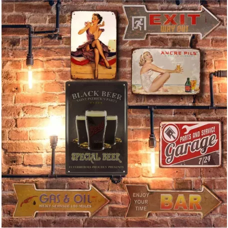 Vintage Dekor Fémtábla, dombornyomott 'BLACK BEER' felirat, retro hangulatú kialakítás, 20x30cm