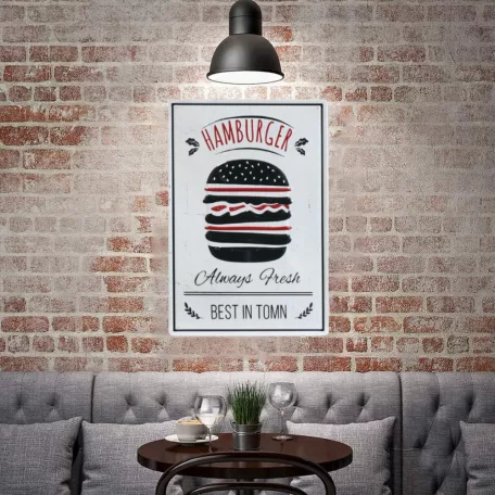 Vintage Dekor Fémtábla, dombornyomott, 'HAMBURGER BEST IN TOWN' felirat, retro hangulatú kialakítás, 20x30cm