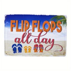   Vintage Dekor Fémtábla, dombornyomott 'FLIP FLOPS all day' felirat, retro hangulatú kialakítás, 30x20cm, tengerparti háttér