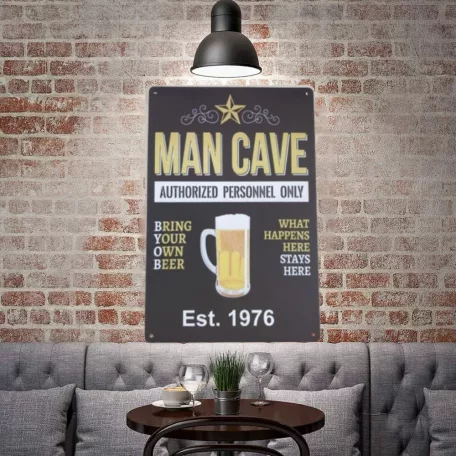 Vintage Dekor Fémtábla, dombornyomott 'MAN CAVE Authorized Personnel Only' felirat, retro hangulatú kialakítás, 20x30cm