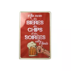   Vintage Dekor Fémtábla, dombornyomott 'BIERES CHIPS SOIREES' felirat, retro hangulatú kialakítás, 20x30cm, vintage piros háttér