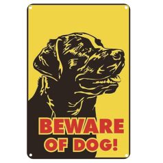   Vintage Dekor Fémtábla, dombornyomott 'BEWARE OF DOG' felirat, rottweiler ábrázolás, retro hangulatú kialakítás, 20x30cm