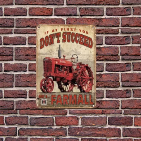 Vintage Dekor Fémtábla, dombornyomott 'BUY A... FARMALL' felirat és traktor minta, retro hangulatú kialakítás, 20x30cm