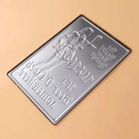 Vintage Dekor Fémtábla, dombornyomott 'WELCOME' felirat, retro hangulatú kialakítás, 20x30cm