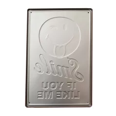   Vintage Dekor Fémtábla, dombornyomott 'Smile if you Like me' felirat, retro hangulatú kialakítás, 20x30cm