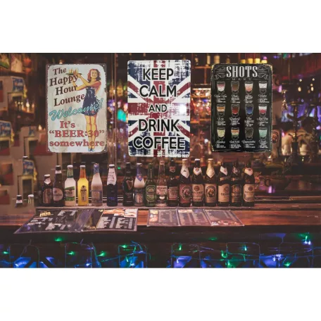 Vintage Dekor Fémtábla, dombornyomott 'Keep Calm and Drink Coffee' felirat, retro hangulatú kialakítás, 20x30cm, angol zászlós háttér