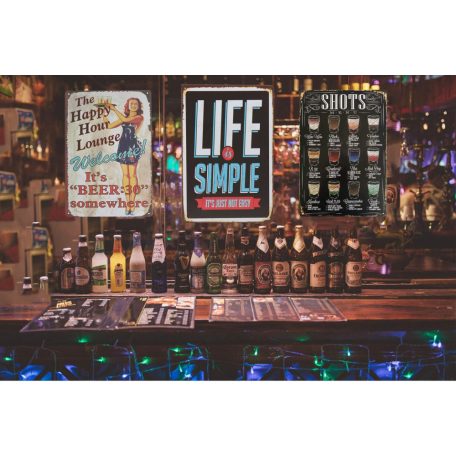 Vintage Dekor Fémtábla, dombornyomott, 'Life is Simple' felirat, retro hangulatú kialakítás, 20x30cm