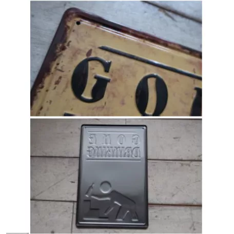 Vintage Dekor Fémtábla, dombornyomott, 'Gone Drinking' felirat, retro hangulatú kialakítás, 20x30cm