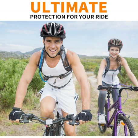 Női/Férfi kerékpáros Sisak, M 54-58cm, fényvisszaverő csíkok, fejátmérő szabályzó, spoiler+táska, fekete alapon fehér csíkok