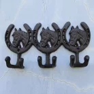 Öntöttvas fogas, 3 ló és 3 patkó formával, póráz, kulcs, kabát akasztó, Vintage hangulatú dizájn, fekete