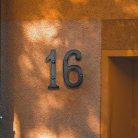 Öntöttvas házszám: 4, retro hangulatú, fekete