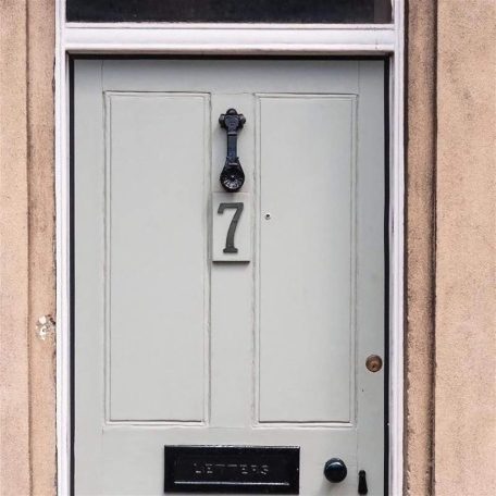 Öntöttvas házszám: 9, retro hangulatú, fekete