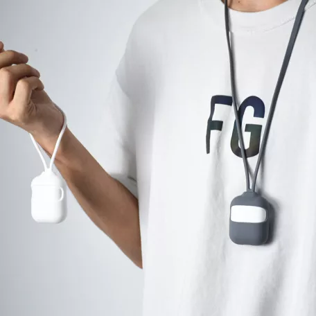 AirPods 2 Nyakba és Táskára Akasztható Szilikon Védőtok, fehér