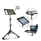 Multifunkciós Projektor Állvány, 60-135cm, laptophoz/projektorhoz, telefon tartóval, guruló talp, állítható magasság, forgatható tálca, fekete