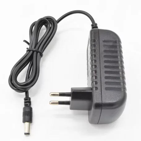 Univerzális hálózati adapter tápegység, 12V/2A kimenet, Ø5.5/2.5mm csatlakozó, fekete